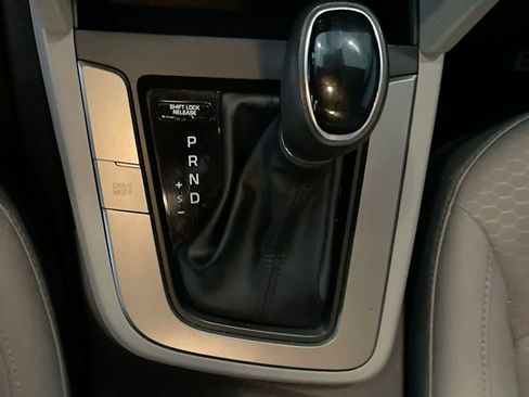 Used 2019 Hyundai Elantra SEL image 19