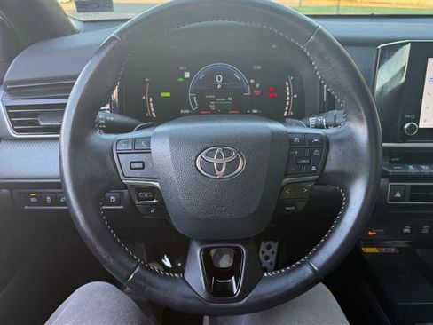 Used 2025 Toyota Camry SE w/ Convenience Package FWD image 33