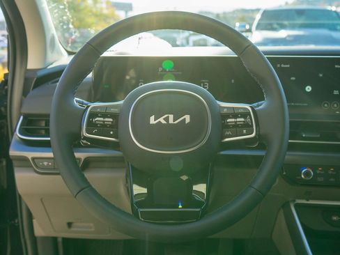 New 2026 Kia Carnival LXS FWD image 16