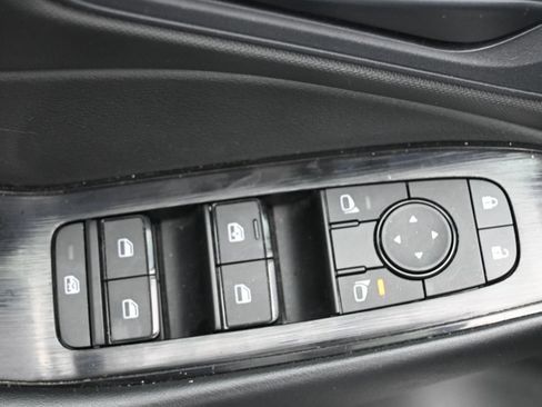 Used 2024 Nissan Rogue S FWD image 18