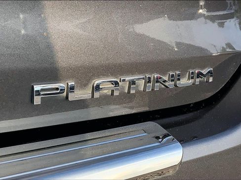 Used 2022 Toyota Highlander Platinum FWD image 10