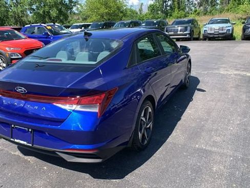 Certified 2023 Hyundai Elantra SEL w/ Convenience Package FWD image 5