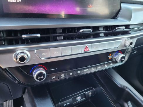 Used 2024 Kia Telluride LX image 17