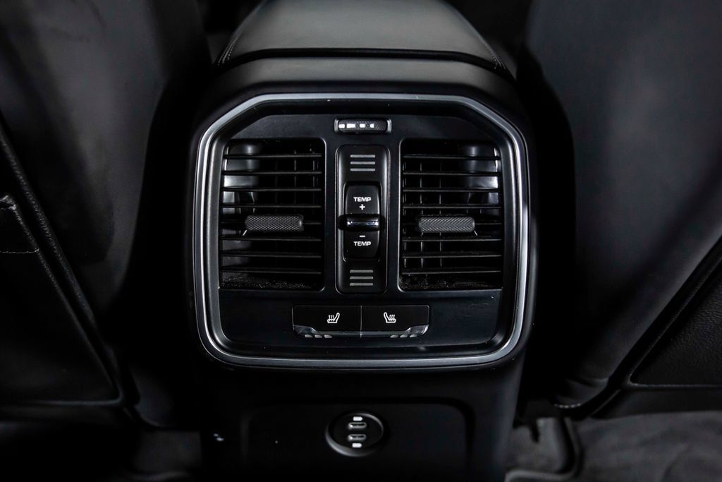 Used 2020 Porsche Macan AWD/4WD image 28