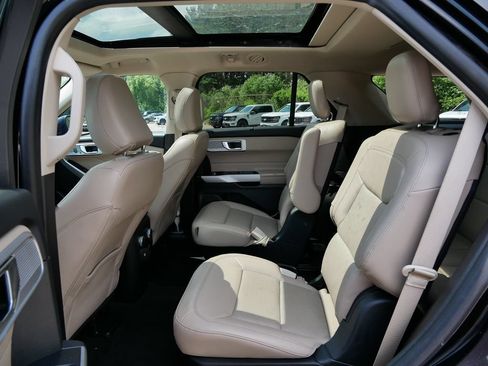 Certified 2021 Ford Explorer Limited w/ Equipment Group 301A AWD/4WD image 11