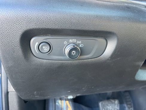 Used 2023 Chevrolet Traverse LT image 24