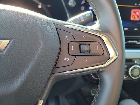 Used 2025 Chevrolet Trax LT w/ LT Convenience Package FWD image 22