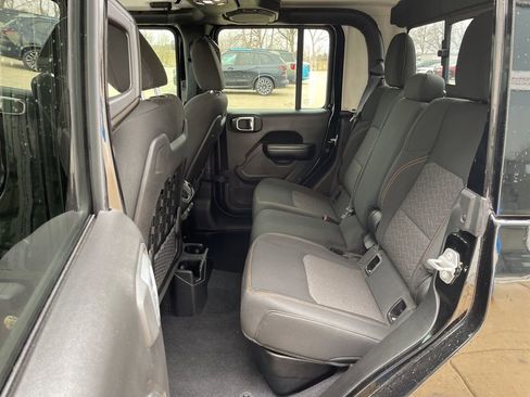 Used 2021 Jeep Gladiator Mojave w/ Cold Weather Group image 10