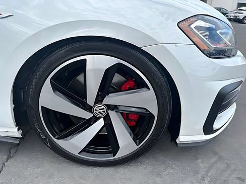 Used 2021 Volkswagen GTI SE FWD image 11