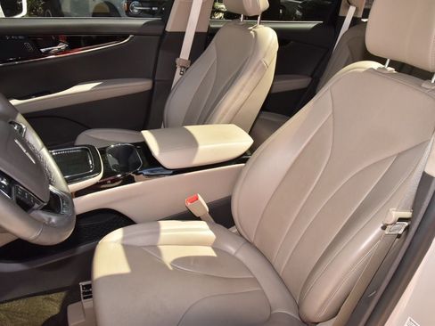 Used 2023 Lincoln Nautilus Reserve image 32