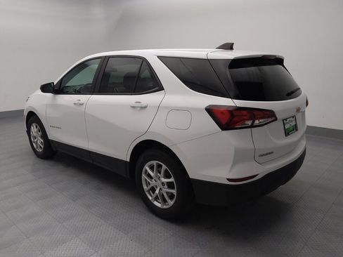 Used 2022 Chevrolet Equinox LS image 3