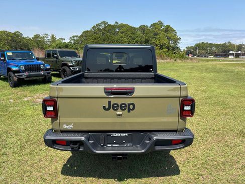 New 2026 Jeep Gladiator Willys AWD/4WD image 4