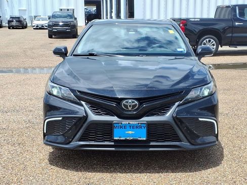 Used 2022 Toyota Camry SE FWD image 2