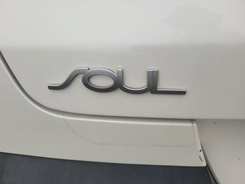 Used 2022 Kia Soul LX image 7