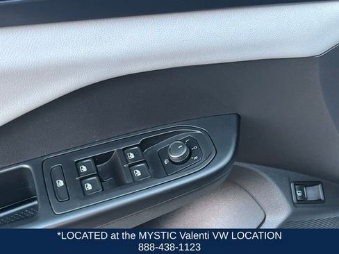 Certified 2022 Volkswagen Taos SE image 32