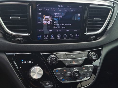 Used 2019 Chrysler Pacifica Touring Plus w/ S Appearance Package image 27