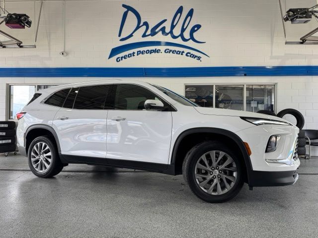 Used 2025 Buick Enclave Preferred FWD image 1