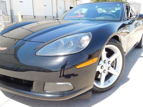 Used 2005 Chevrolet Corvette Convertible RWD image 32