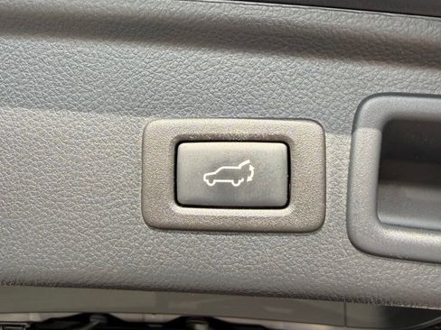 Used 2017 Subaru Forester 2.5i Premium AWD/4WD image 45