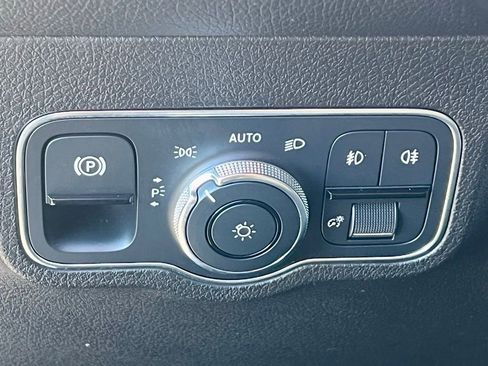 Certified 2021 Mercedes-Benz GLB 250 4MATIC image 32