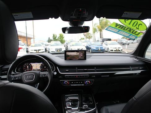 Used 2019 Audi Q7 3.0T Prestige w/ Prestige Package AWD/4WD image 32