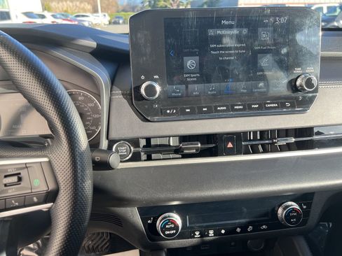 Used 2024 Mitsubishi Outlander SE image 13