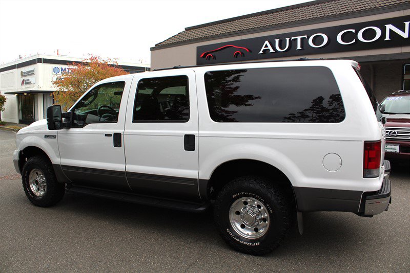 Used 2005 Ford Excursion XLT AWD/4WD image 3