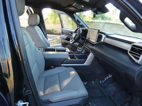 Used 2025 Toyota Tundra Limited image 28