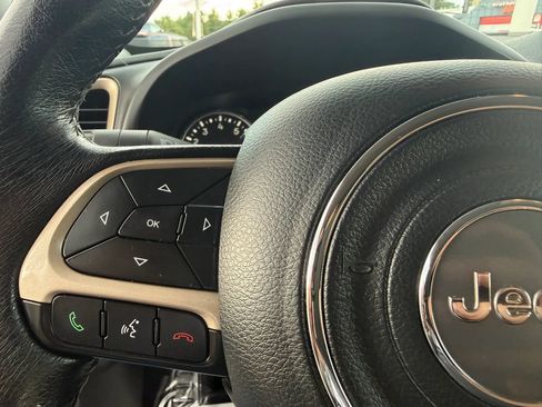 Used 2016 Jeep Renegade Latitude AWD/4WD image 21