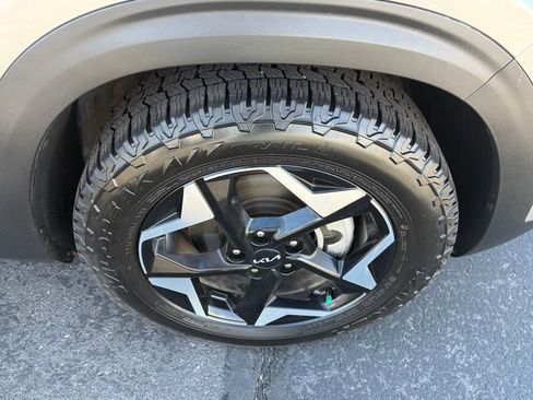 Used 2024 Kia Seltos EX image 11