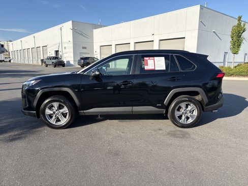 Used 2023 Toyota RAV4 XLE AWD/4WD image 6