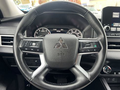 Used 2024 Mitsubishi Outlander SE image 25