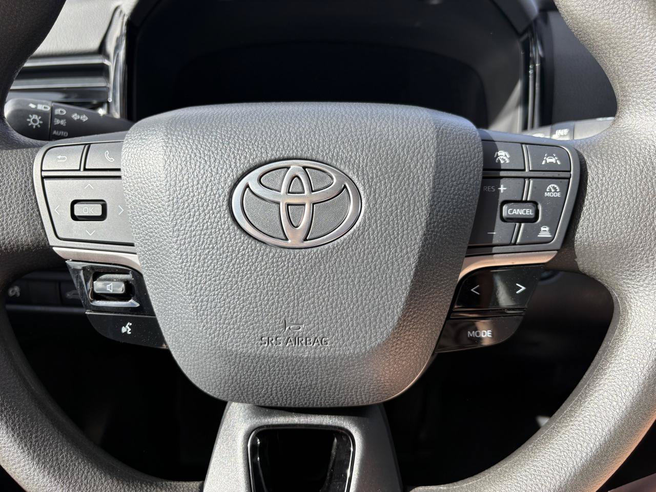 Used 2025 Toyota Camry LE w/ Convenience Package FWD image 12