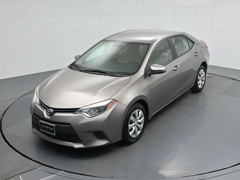 Used 2016 Toyota Corolla LE image 31