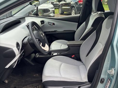 Used 2018 Toyota Prius Two w/ Prius Two Safety Plus Package FWD image 2