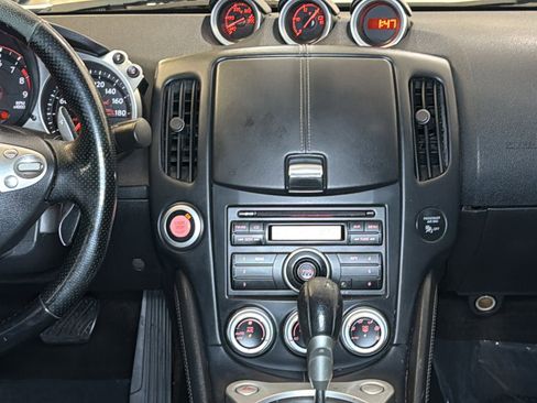 Used 2014 Nissan 370Z Coupe RWD image 15