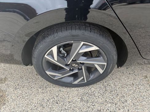 Used 2025 Hyundai Elantra SEL image 31