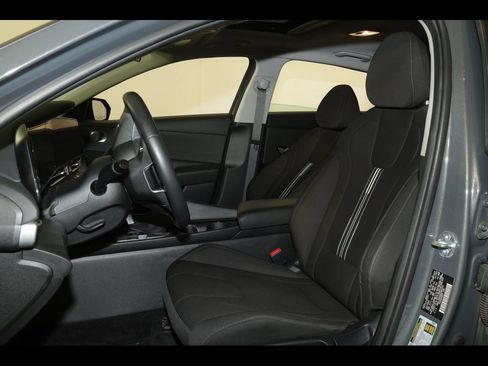 Used 2025 Hyundai Elantra SEL FWD image 22