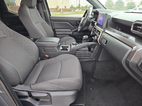 Used 2025 Toyota Tacoma SR5 AWD/4WD image 31