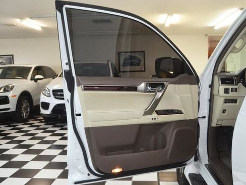 Used 2017 Lexus GX 460 Premium image 16