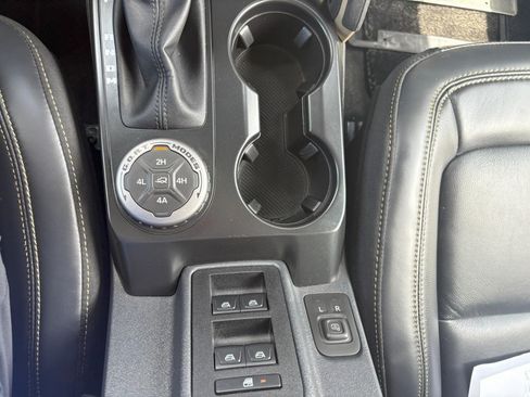 Used 2025 Ford Bronco Badlands AWD/4WD image 23