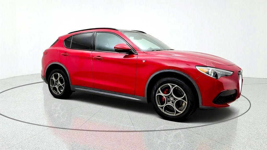 Used 2023 Alfa Romeo Stelvio Ti AWD/4WD image 3