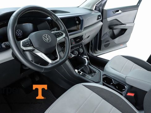 Used 2023 Volkswagen Taos SE w/ Panoramic Sunroof Package FWD image 19