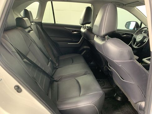 Used 2019 Toyota RAV4 XLE Premium FWD image 38