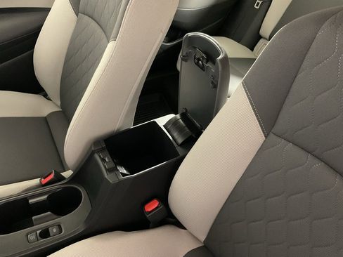 Used 2025 Toyota Corolla LE image 29