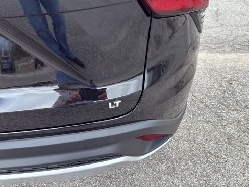 Used 2025 Chevrolet Trax LT FWD image 5