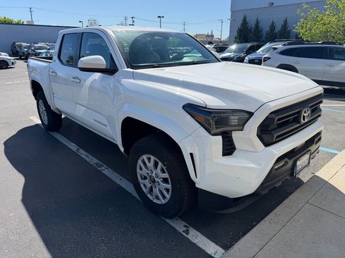 Used 2026 Toyota Tacoma SR5 image 1