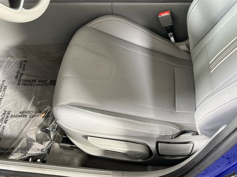 Used 2023 Hyundai Elantra SEL image 18