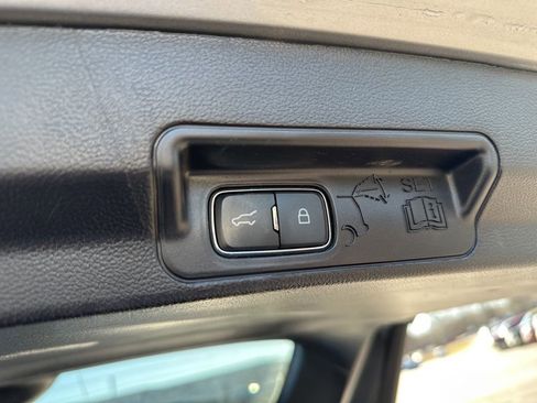 Used 2022 Ford Explorer XLT w/ Equipment Group 202A image 15