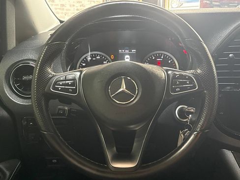 Used 2022 Mercedes-Benz Metris Passenger image 19